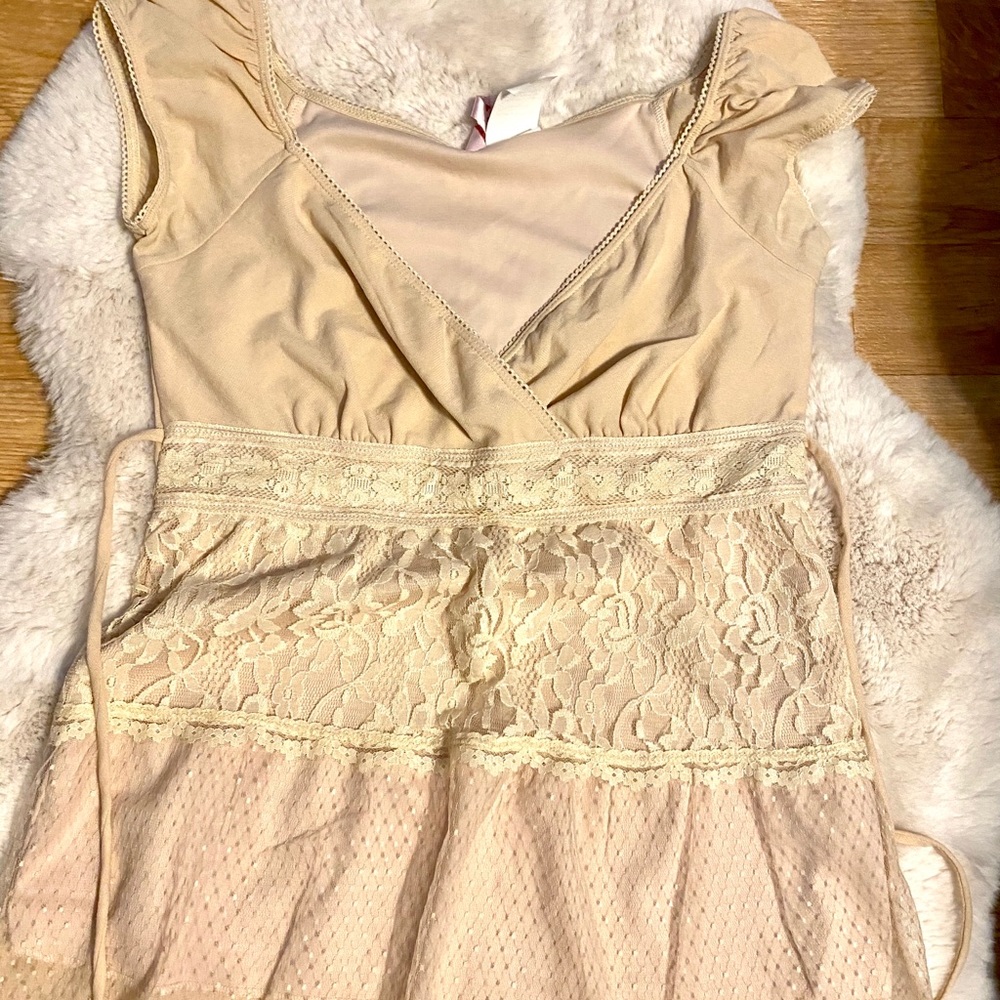 COPY - Beige Lace Top 💛